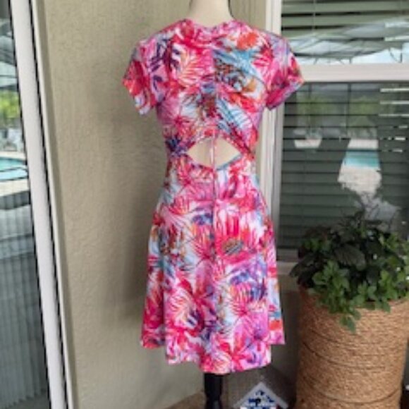 Reel Legends dress with keyhole back - Picture 2 of 4